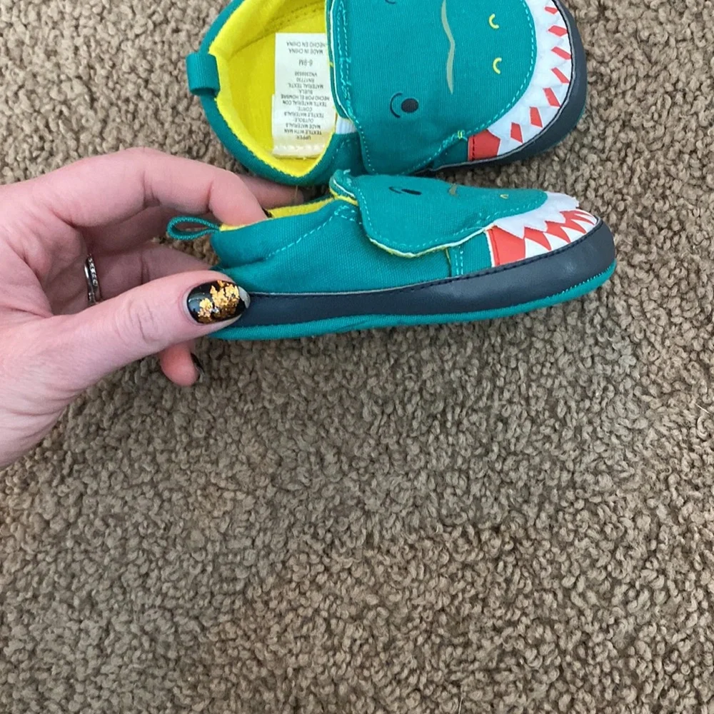 Brand new 6-9 month baby shoes
